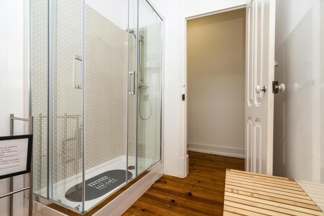 Retro M2 R4 - Lovely Double Room With Shared Bathroom Lisbona Esterno foto