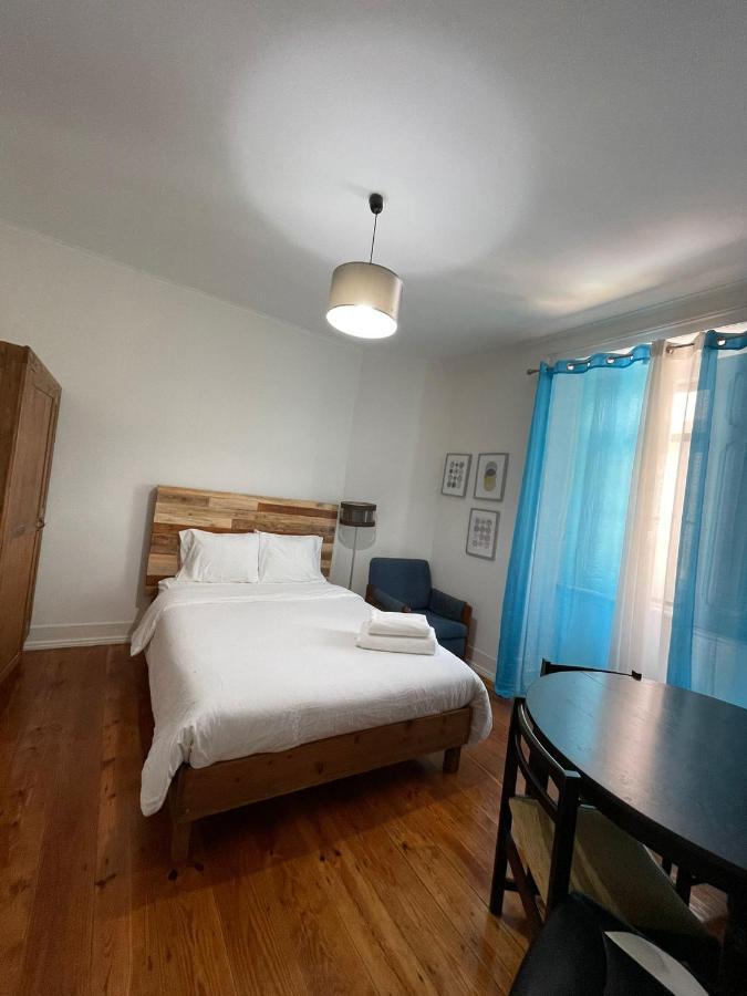 Retro M2 R4 - Lovely Double Room With Shared Bathroom Lisbona Esterno foto