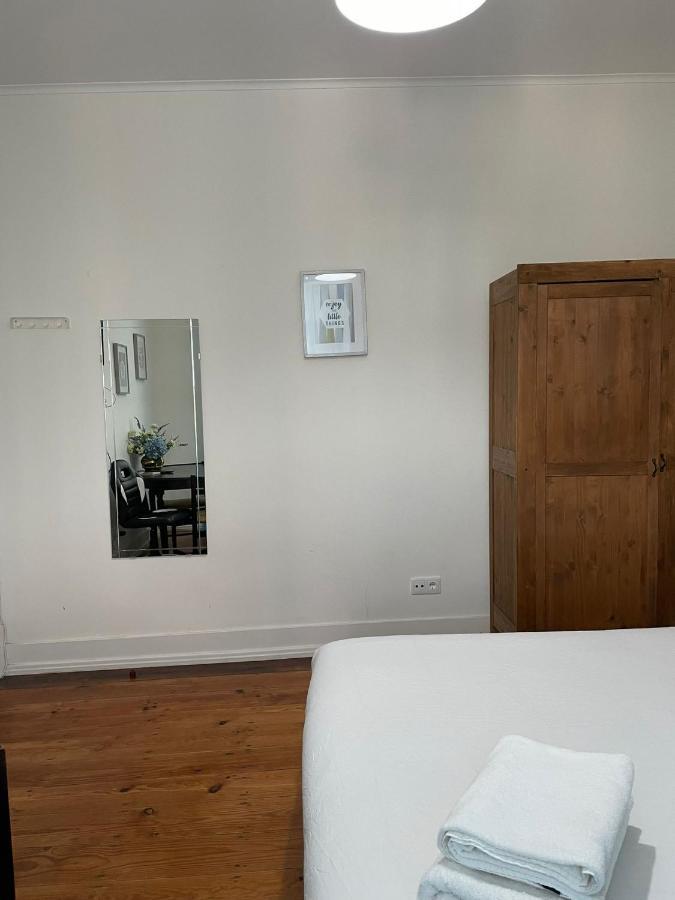 Retro M2 R4 - Lovely Double Room With Shared Bathroom Lisbona Esterno foto