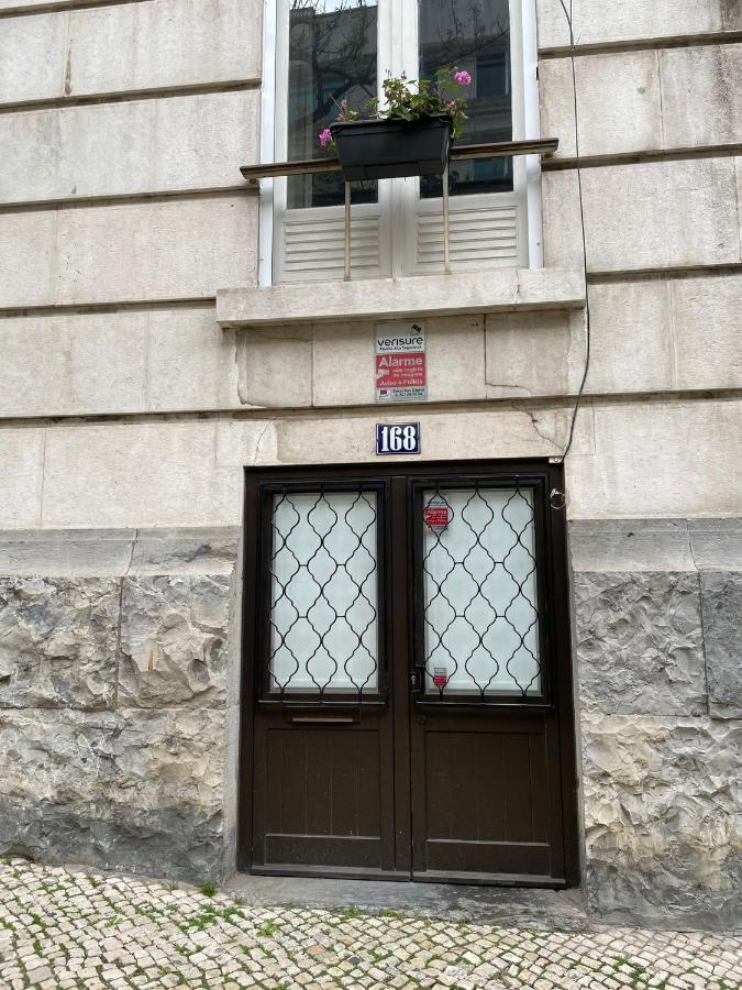 Retro M2 R4 - Lovely Double Room With Shared Bathroom Lisbona Esterno foto