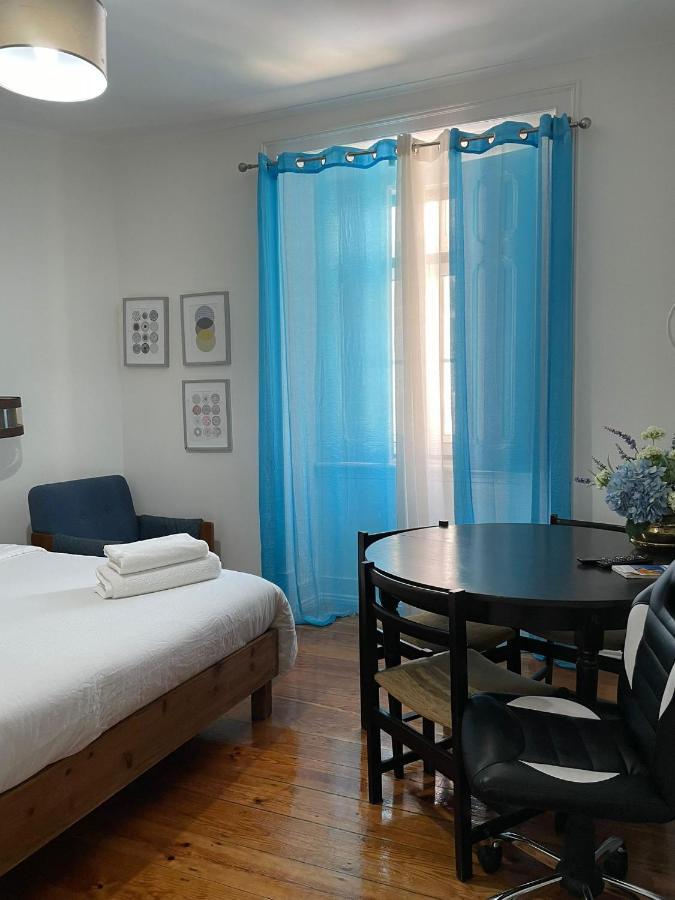 Retro M2 R4 - Lovely Double Room With Shared Bathroom Lisbona Esterno foto